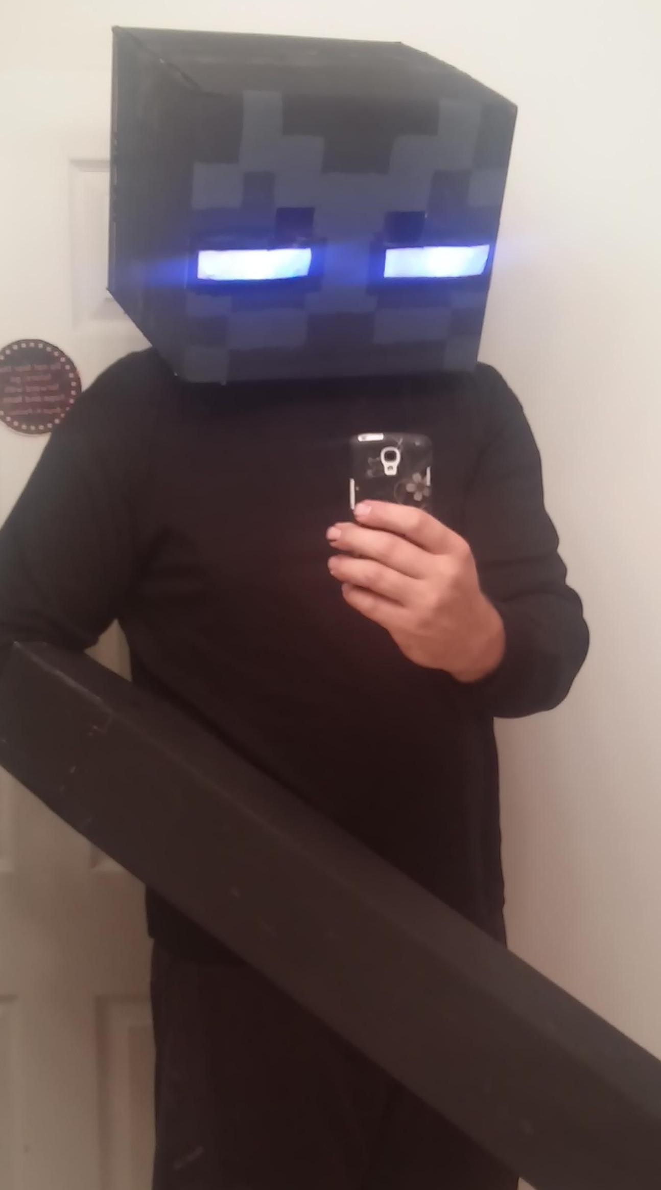 Guy in Minecraft Enderman Costume Will Steal Your Blocks on Halloween